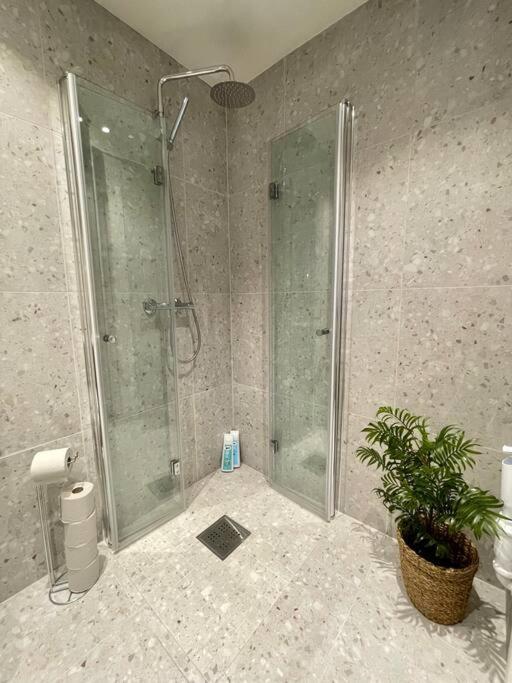 Modern And Cozy Studio Apartment In Central オスロ エクステリア 写真